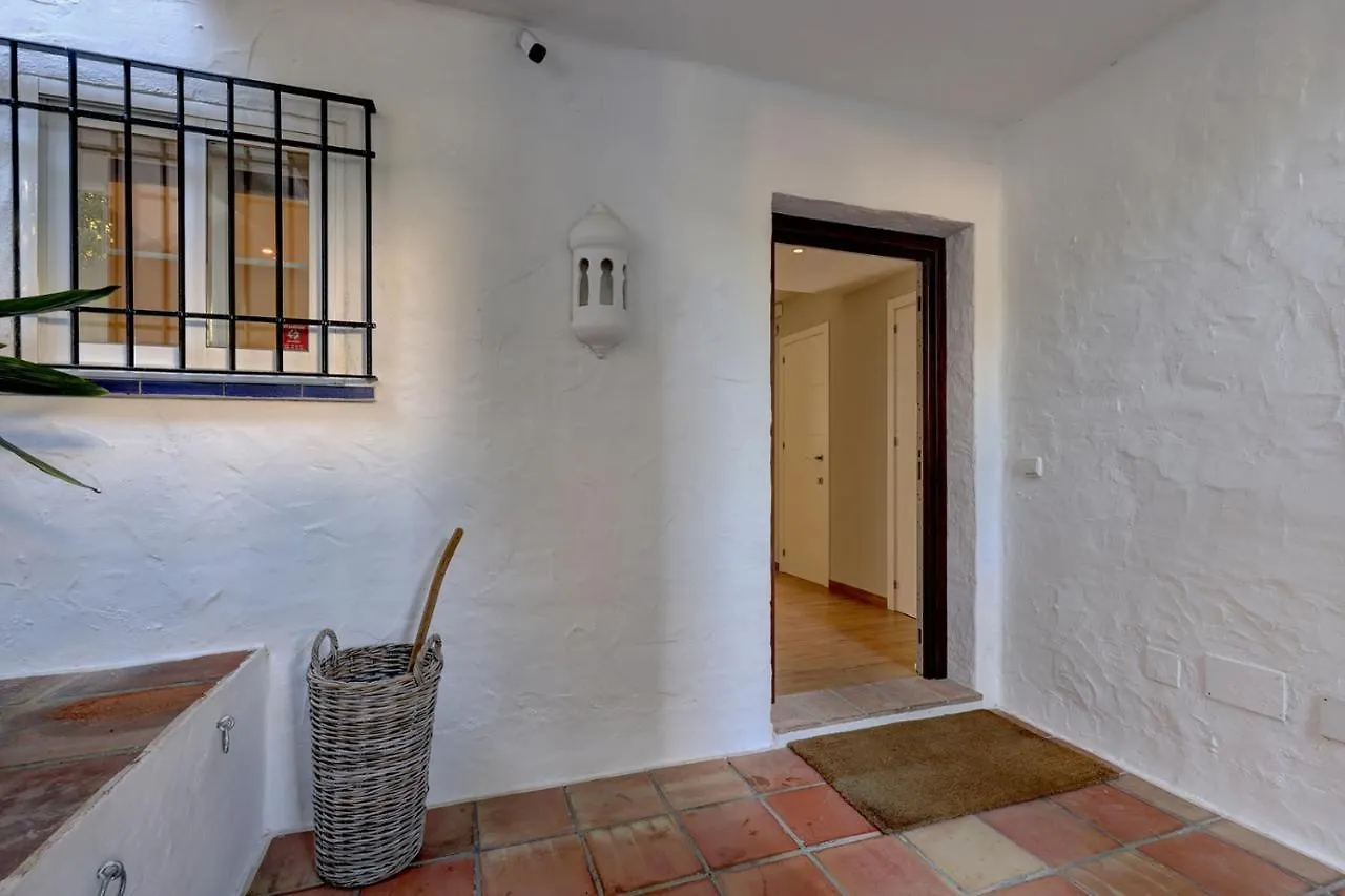 Luxurious Apartment In Puente Romano, Marbella