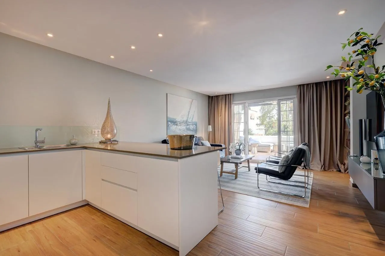 Luxurious Apartment In Puente Romano, Marbella