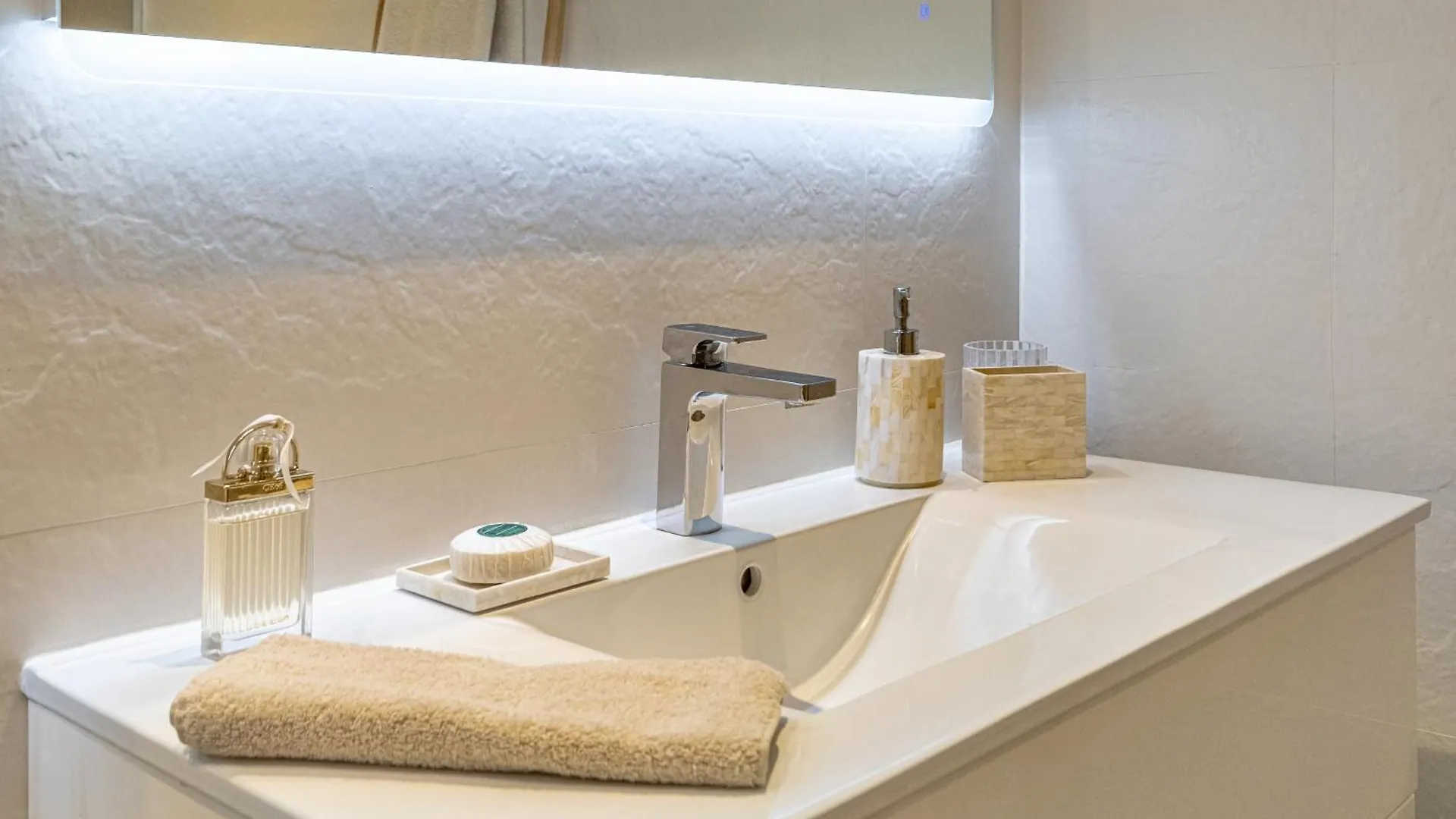 Luxurious Apartment In Puente Romano, Marbella