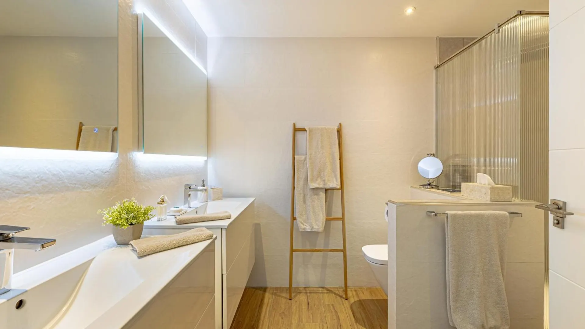Luxurious Apartment In Puente Romano, Marbella Spain