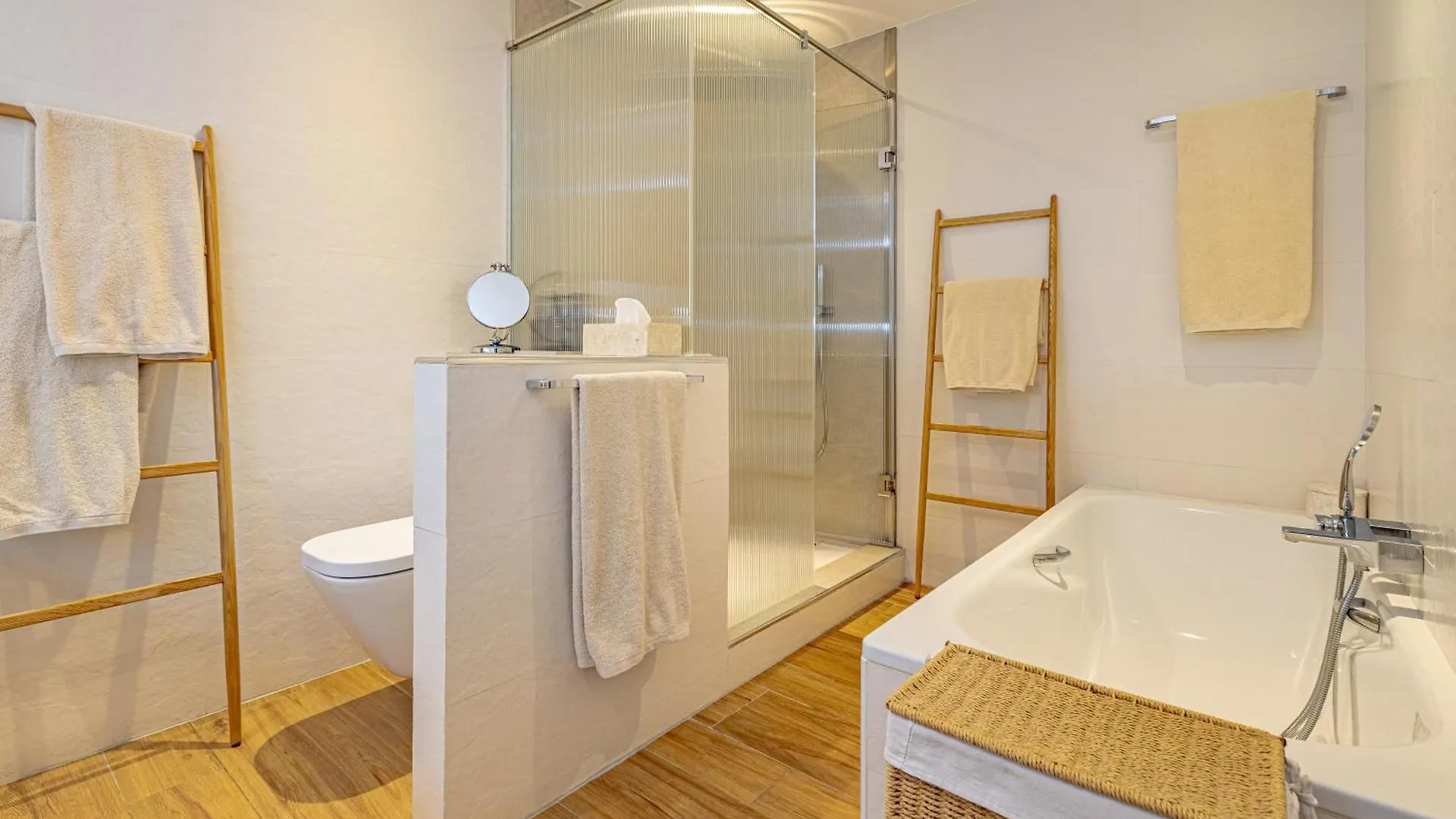 Luxurious Apartment In Puente Romano, Marbella