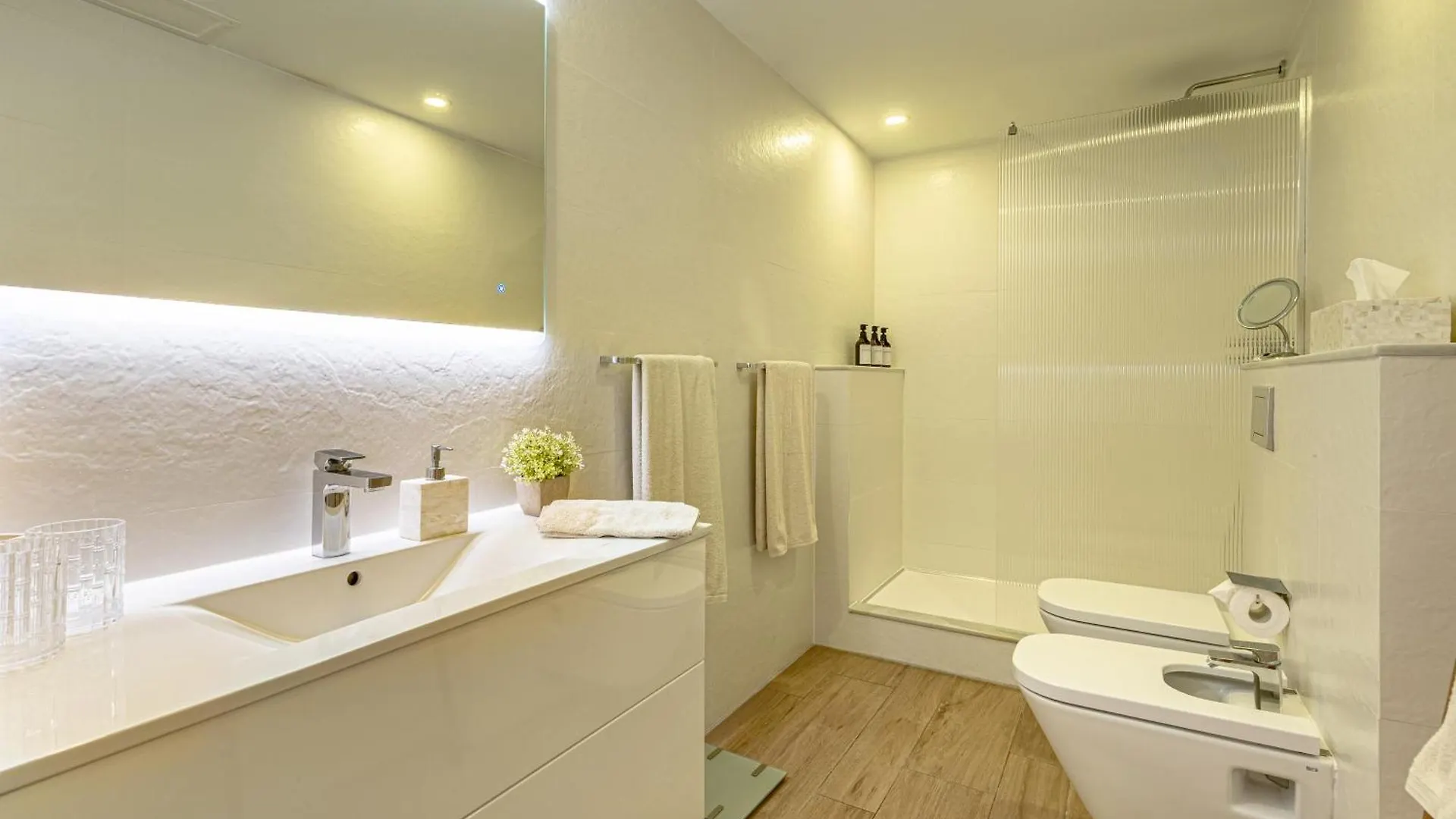 Luxurious Apartment In Puente Romano, Marbella